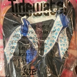 Tidewater NWT Flip Flops with Blue and White Pattern Seashells Size 8